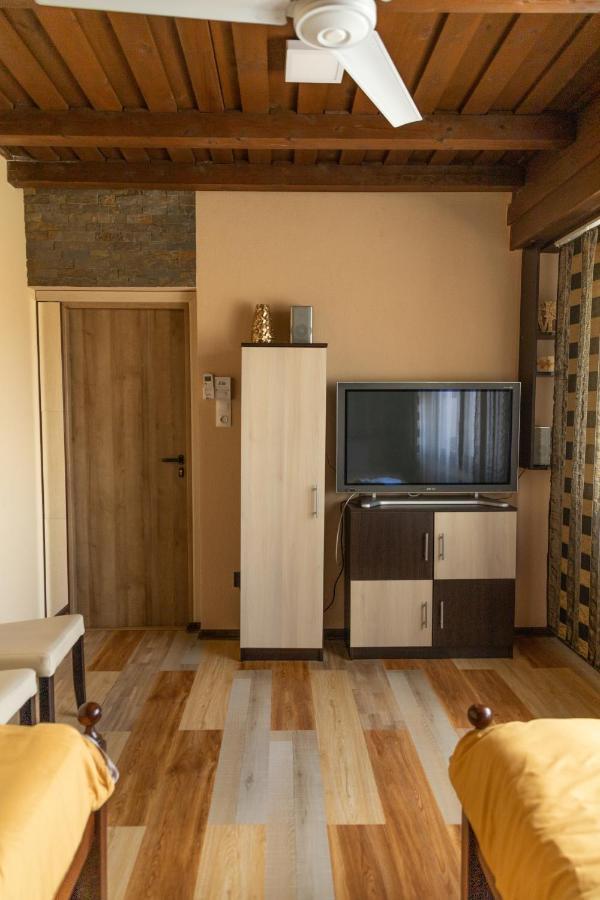 Fortuna Vendégház Kiskunhalas Exterior foto